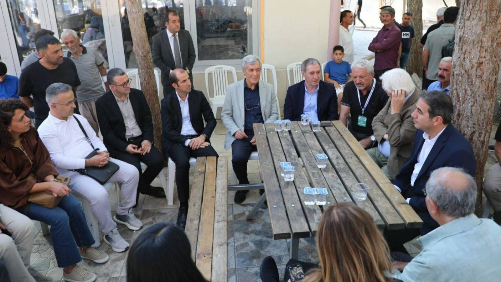 İsmail Beşikçi yoğun bakımda tedavi görüyor, Tuncer Bakırhan ziyaret etti