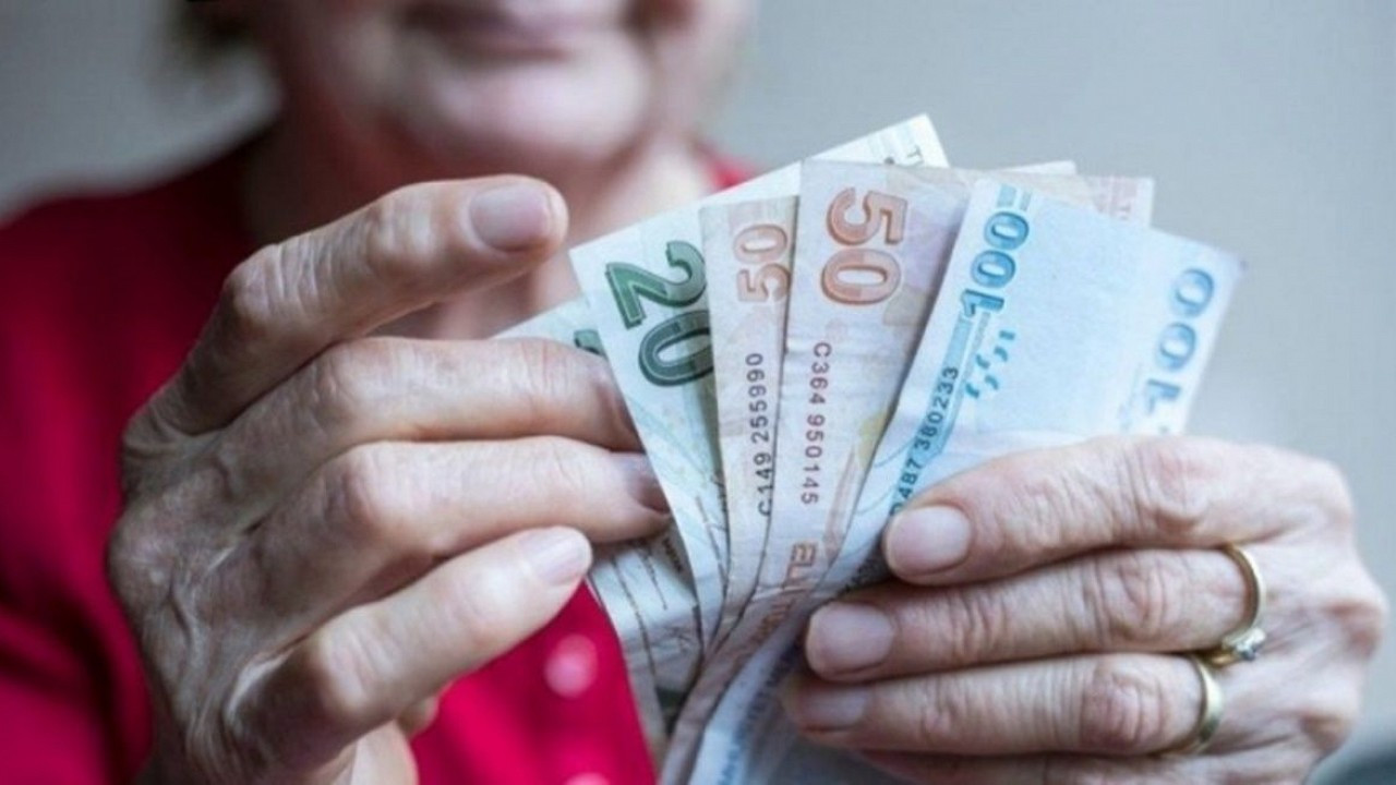 ERKEN EMEKLİ olacaklar dikkat: Emeklilik yaşı hangi kriterlere göre değişiyor?