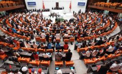 Meclisten geçti! Emeklilere ek ödeme verileceği açıklandı! Limit en az 10.000 TL olacak05555555555555555555555
