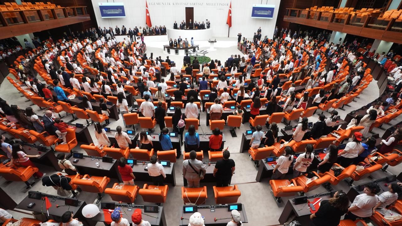 TBMM ONAYI BASTI! Emeklilere Ek Ödeme Olacağı Açıklandı, Tam 40.000 TL Ödenecek