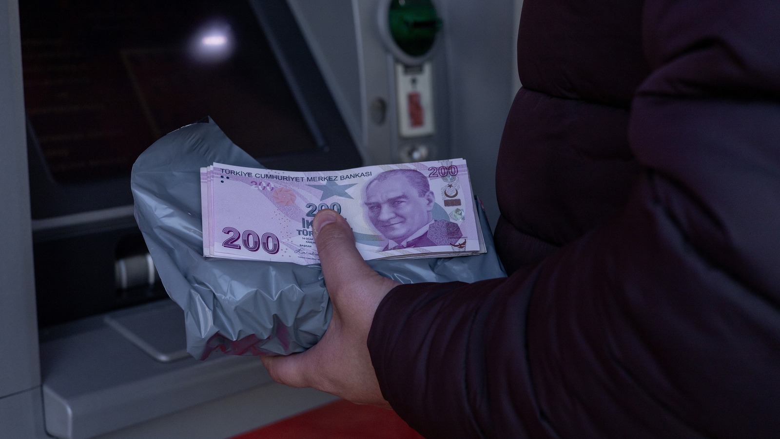 3 Bankadan duyuru: 0.88 faizli kredi fırsatı duyuruldu! Kimler alabilecek? Herkes alabilir mi?